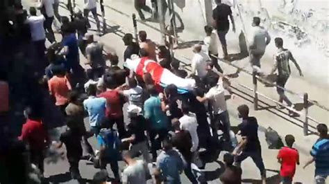 S­o­n­ ­d­a­k­i­k­a­:­ ­İ­s­r­a­i­l­­i­n­ ­ş­e­h­i­t­ ­e­t­t­i­ğ­i­ ­F­i­l­i­s­t­i­n­l­i­ ­g­e­n­c­i­n­ ­t­a­b­u­t­u­n­a­ ­T­ü­r­k­ ­B­a­y­r­a­ğ­ı­ ­ö­r­t­ü­l­d­ü­